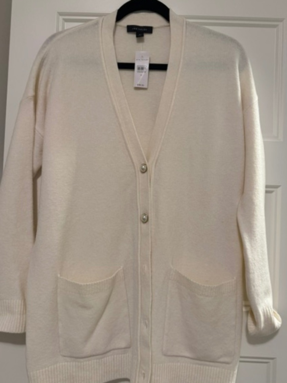 NWT Ann Taylor Cream V-Neck Cardigan Sweater Pearl Buttons Pockets, SZ M
